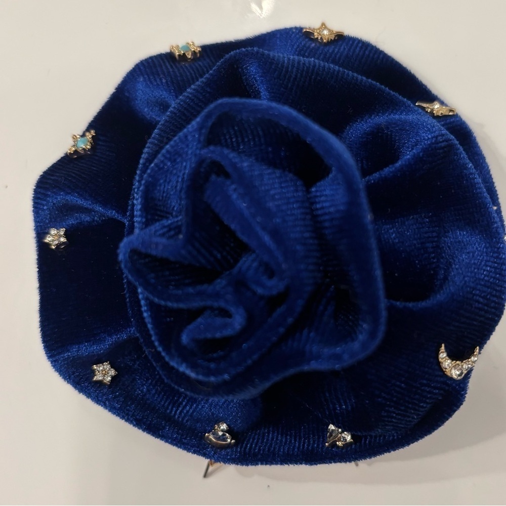 Free People Rosette Brooch with Gold Tone Earrings NWT